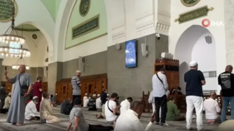 Hacılar Medine-i Münevvere’de mübarek mekanları ziyaret ediyor Hacılar Medine-i Münevvere’de mübarek mekanları ziyaret ediyor