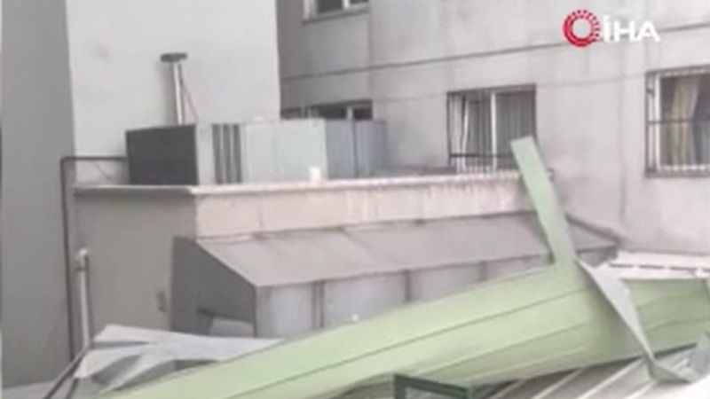 Ankara’da fırtına çatıları uçurdu