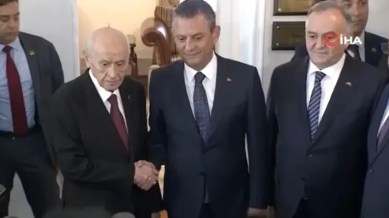 MHP lideri Bahçeli ile CHP lideri Özel TBMM’de bir araya geldi