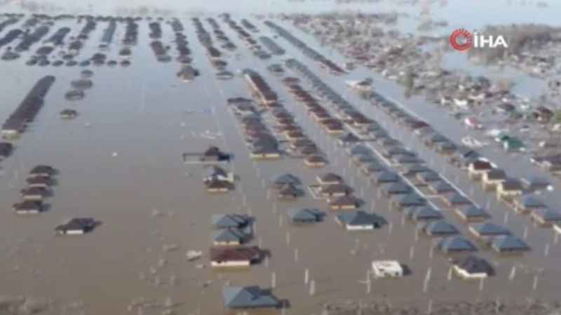 Rusya’daki Ural Nehri’nde su seviyesi 11 metreyi aştı