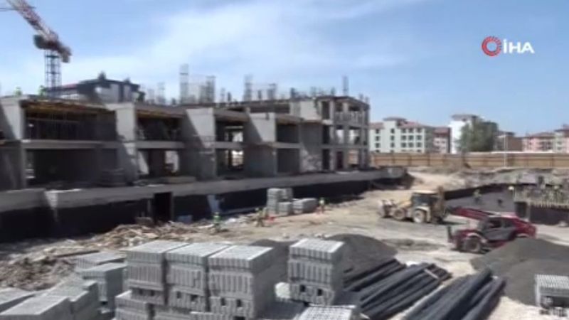 Deprem bölgesinde inşaatlar yükseliyor Deprem bölgesinde inşaatlar yükseliyor