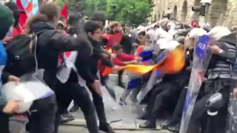 1 Mayıs’ta polise taş ve sopayla saldıran 29 şüpheli yakalandı 1 Mayıs’ta polise taş ve sopayla saldıran 29 şüpheli yakalandı