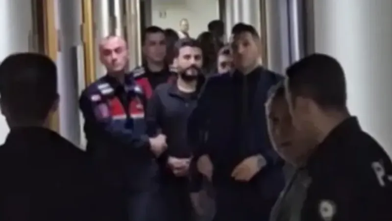 Telefon görüşmesini ifşa ettiği gerekçesiyle 9 yıla kadar hapsi talep edilen Engin Polat’ın yargılanmasına başlandı