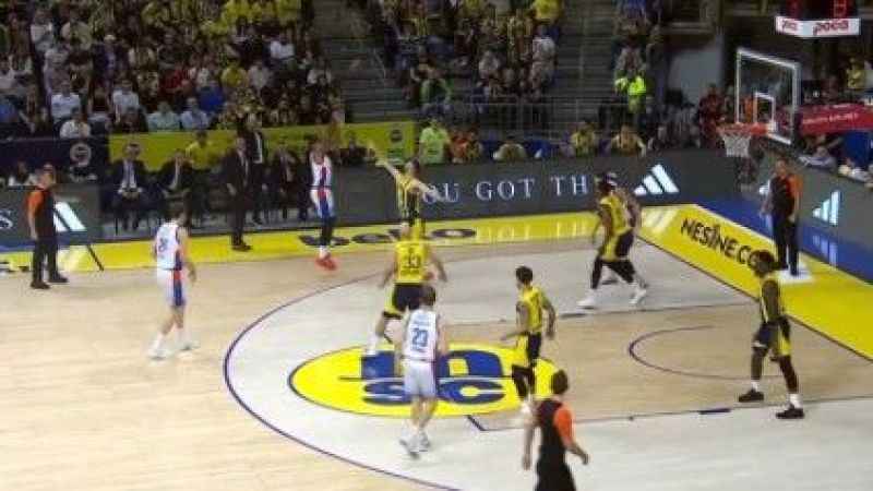 THY Euroleague'de derbiyi A. Efes kazandı