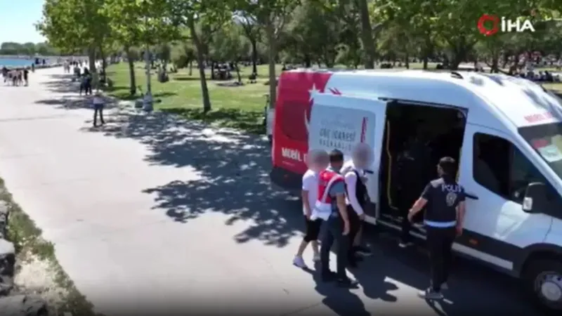 60 ilde yakalanan 881 düzensiz göçmen sınır dışı edilecek