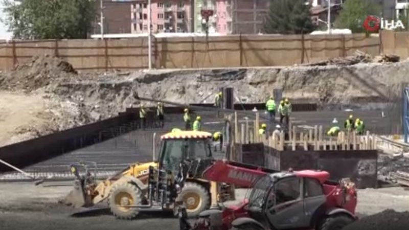 Deprem bölgesinde inşaatlar yükseliyor