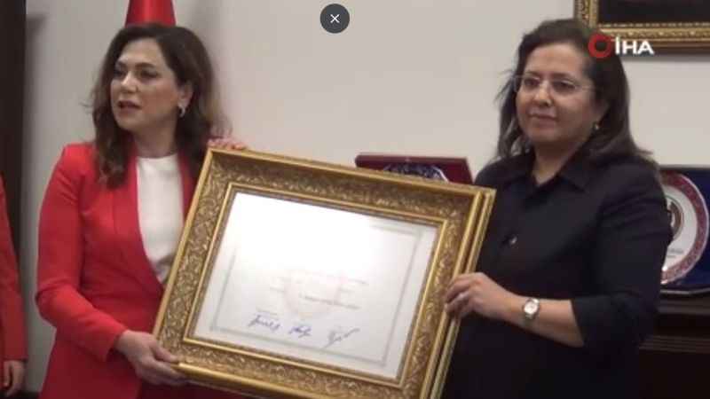 Yeni başkanlar mazbatalarını aldı