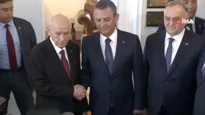 MHP lideri Bahçeli ile CHP lideri Özel TBMM’de bir araya geldi