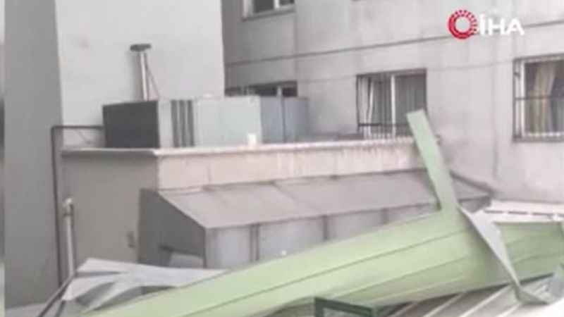 Ankara’da fırtına çatıları uçurdu