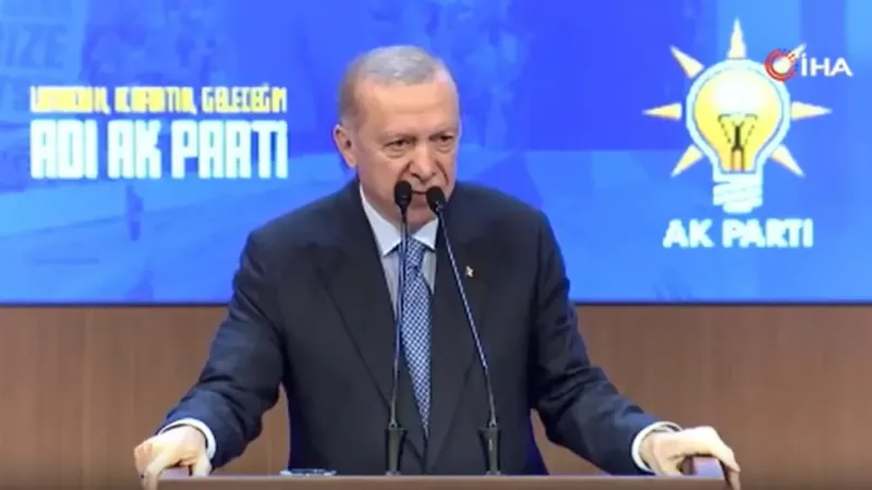 AK Parti’ye 2 milletvekili ve 13 belediye başkanı katıldı AK Parti’ye 2 milletvekili ve 13 belediye başkanı katıldı