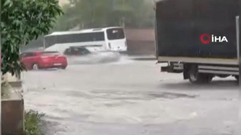 İstanbul’da sağanak yağış etkili oluyor İstanbul’da sağanak yağış etkili oluyor