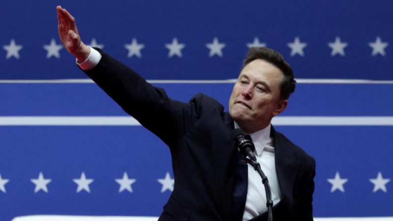 Elon Musk’ın hareketi Nazi selamına benzetildi Elon Musk’ın hareketi Nazi selamına benzetildi