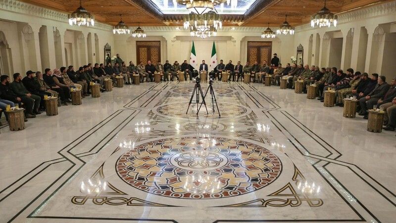 Suriye’deki silahlı gruplar Savunma Bakanlığı çatısı atında birleşecek