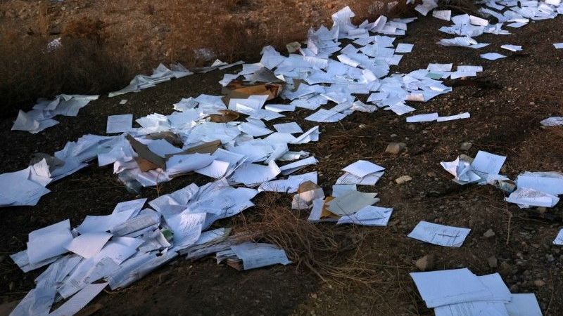 Suriye’den kaçan rejim askerleri evrakları yollara saçmış