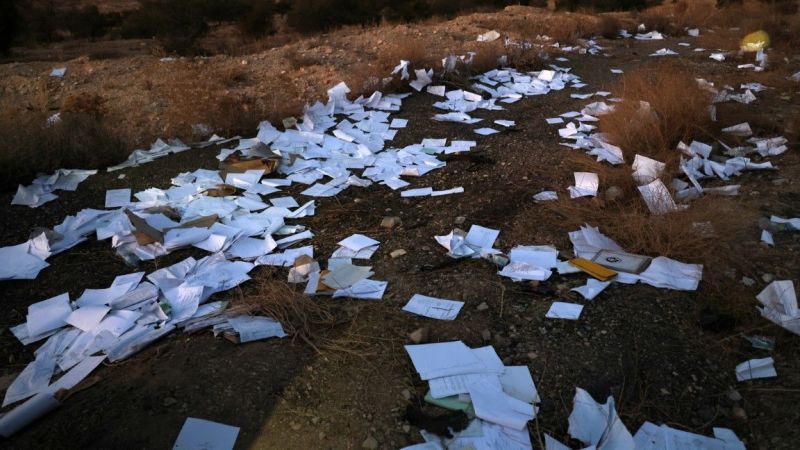 Suriye’den kaçan rejim askerleri evrakları yollara saçmış