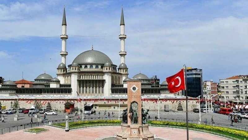 Cumhurbaşkanı Recep Tayyip Erdoğan cuma namazı için Taksim Camii'ne geldi