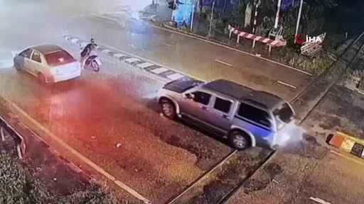 Tayland'da polis noktasına bombalı saldırı