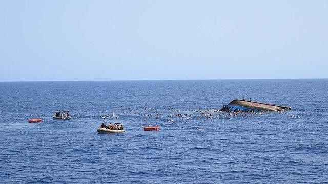 Yunanistan’da mültecileri taşıyan tekne battı: 17 ölü Yunanistan’da mültecileri taşıyan tekne battı: 17 ölü