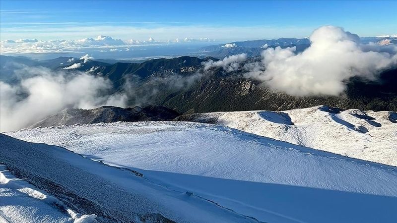 Antalya’nın yüksek kesimlerine kar yağdı