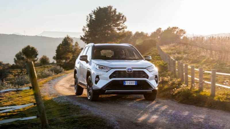 Toyota İlk 6 Ayda Global Satışlarını Yüzde 5.1 Artırarak 4.9 Milyona Yükseltti