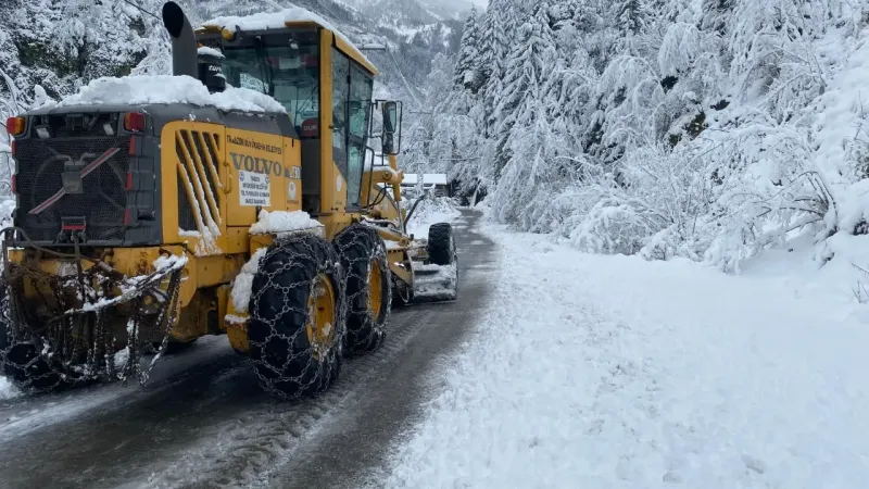 Trabzon’un 168 mahallesine ulaşım kapandı Trabzon’un 168 mahallesine ulaşım kapandı