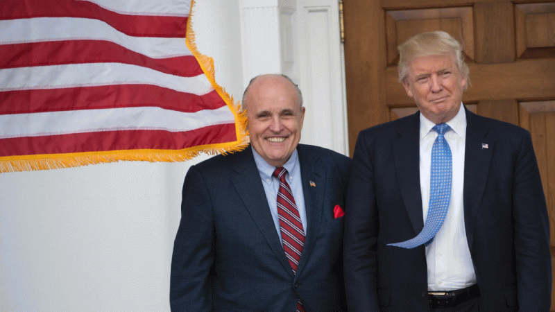 Trump'la birlikte Georgia davasında sanık olan bir kişi daha teslim oldu