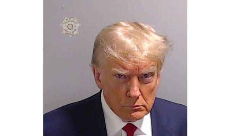 Trump, sabıka fotoğrafını bastırdığı ürünleri satışa çıkardı Trump, sabıka fotoğrafını bastırdığı ürünleri satışa çıkardı