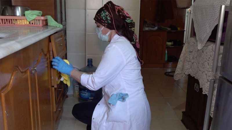 Tuzla Belediyesi ihtiyaç sahiplerine temizlik hizmeti veriyor Tuzla Belediyesi ihtiyaç sahiplerine temizlik hizmeti veriyor