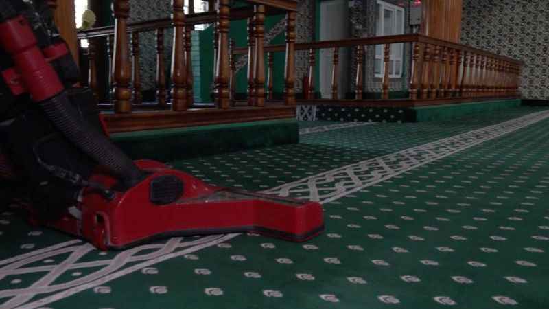 Tuzla'da ibadethaneler fonksiyonel aletlerle temizleniyor Tuzla'da ibadethaneler fonksiyonel aletlerle temizleniyor