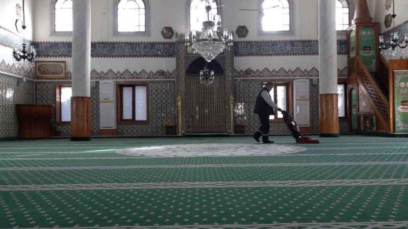 Tuzla'da ibadethaneler fonksiyonel aletlerle temizleniyor Tuzla'da ibadethaneler fonksiyonel aletlerle temizleniyor