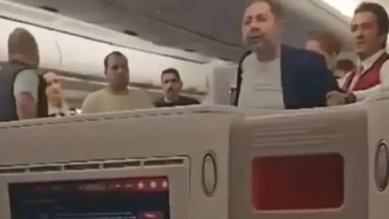Uçakta vatandaşa ve personele bağıran Özcan görevden alındı