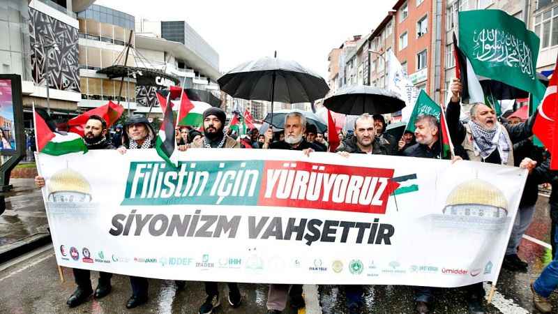 On binler Ümraniye'de Şehitler ve Filistin için yürüdü