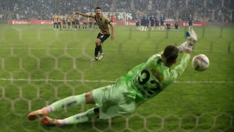 Vanspor Bursaspor’u penaltılarla eledi Vanspor Bursaspor’u penaltılarla eledi