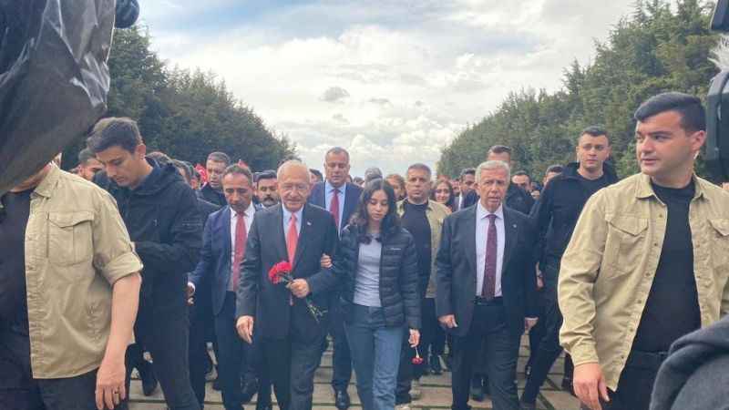 Kılıçdaroğlu'ndan Anıtkabir ziyareti Kılıçdaroğlu'ndan Anıtkabir ziyareti