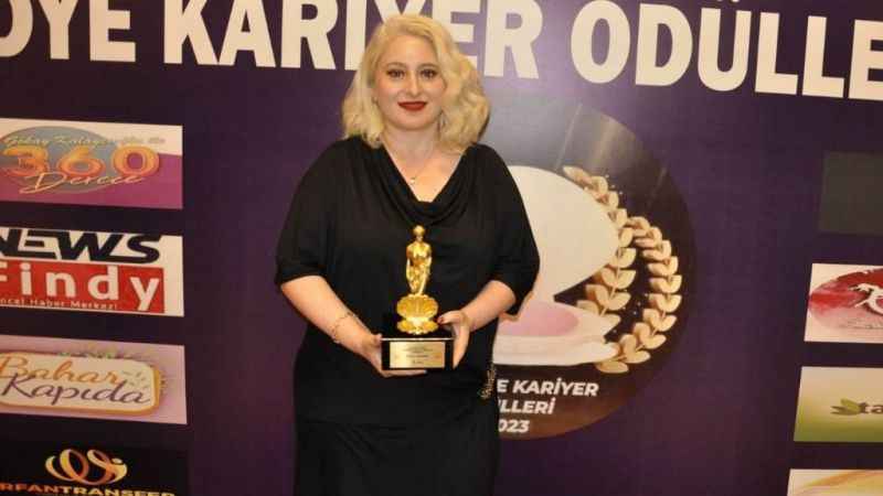İstiridye Kariyer Ödülleri muhteşem gece ile sahiplerini buldu İstiridye Kariyer Ödülleri muhteşem gece ile sahiplerini buldu
