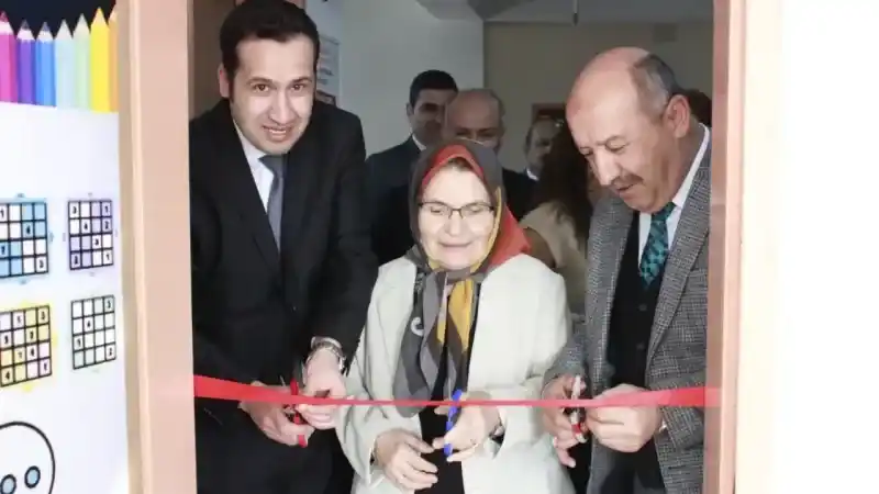 Şükriye-Salih Sönmez Akıl ve Zeka Oyunları Atölyesi açıldı Şükriye-Salih Sönmez Akıl ve Zeka Oyunları Atölyesi açıldı