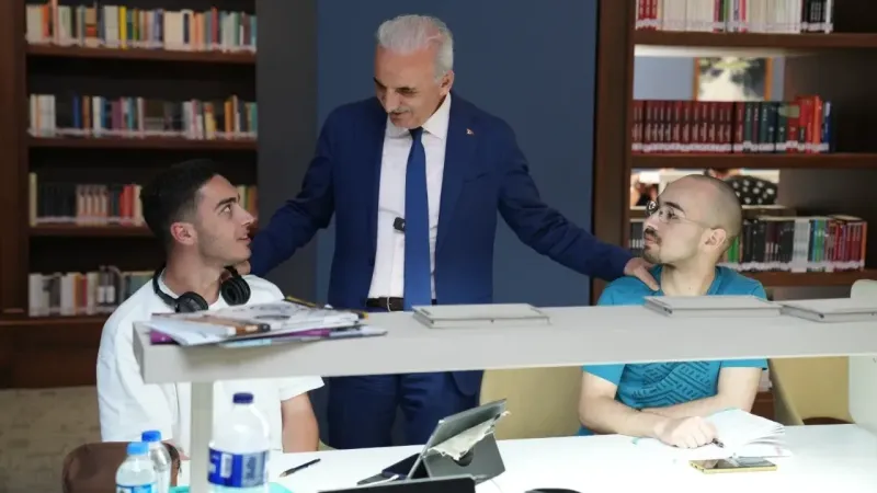 Ümraniye Belediyesi'nden üniversiteli gençlere büyük dDestek