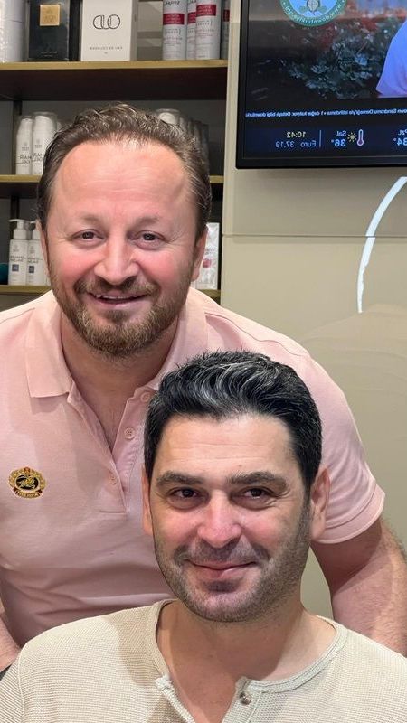 Ünlü oyuncu Ozan Akbaba, Yeni dizisi Uzak Şehir İçin Yeni imajla Hayranlarının Karşısına Çıktı. Ünlü oyuncu Ozan Akbaba, Yeni dizisi Uzak Şehir İçin Yeni imajla Hayranlarının Karşısına Çıktı.