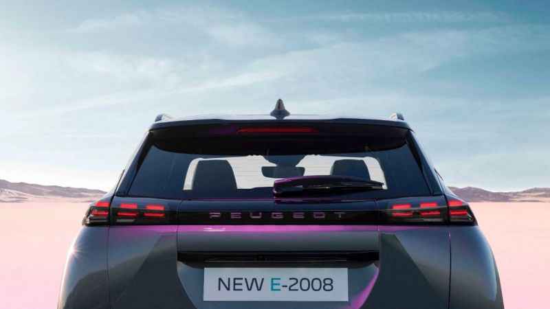 PEUGEOT 2008, tasarım, teknoloji ve elektrikliye geçiş açısından yeni bir adım daha atıyor PEUGEOT 2008, tasarım, teknoloji ve elektrikliye geçiş açısından yeni bir adım daha atıyor
