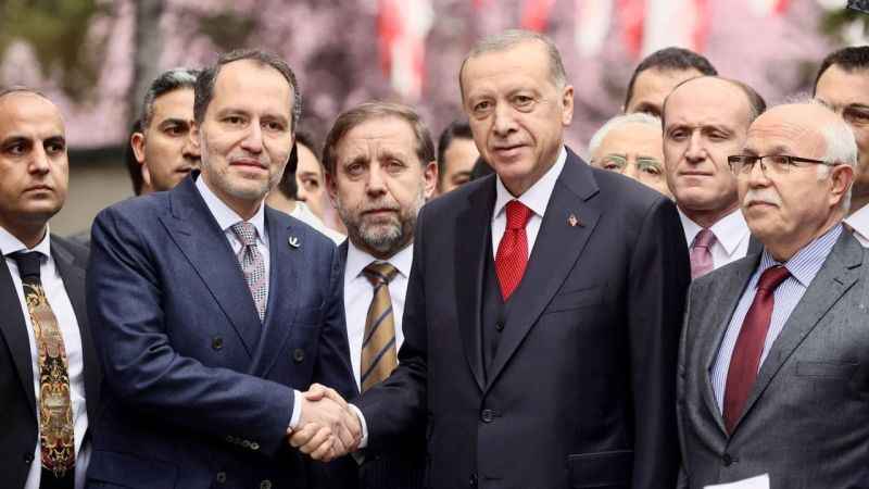 Yeniden Refah, İstanbul karşılığında 1 büyükşehir ve 4 ilçe istiyor Yeniden Refah, İstanbul karşılığında 1 büyükşehir ve 4 ilçe istiyor