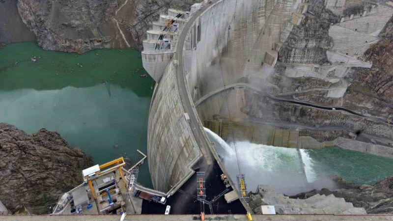 Taşınma işlemi tamamlanan Yusufeli’nde vatandaşlar yeni ilçeye alışmaya çalışıyor