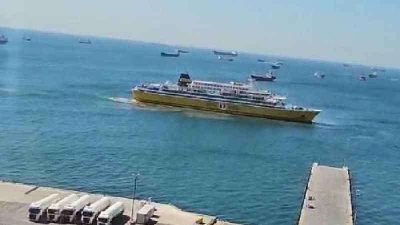 Zeytinburnu’nda denizi kirleten gemiye 13 milyon lira ceza Zeytinburnu’nda denizi kirleten gemiye 13 milyon lira ceza
