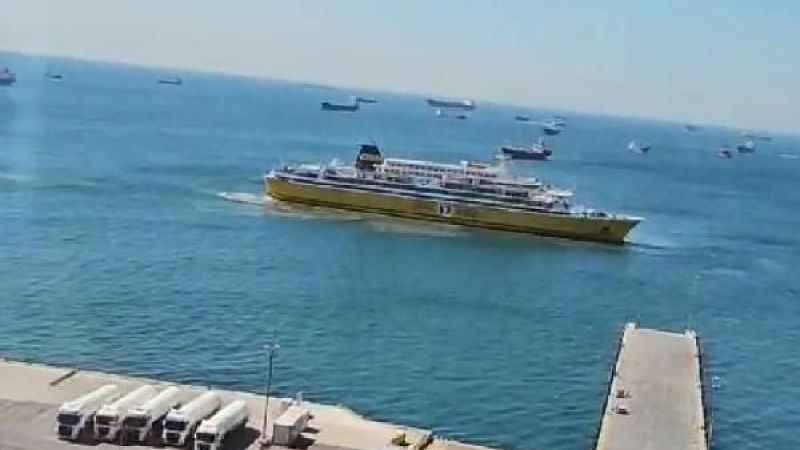 Zeytinburnu’nda denizi kirleten gemiye 13 milyon lira ceza Zeytinburnu’nda denizi kirleten gemiye 13 milyon lira ceza
