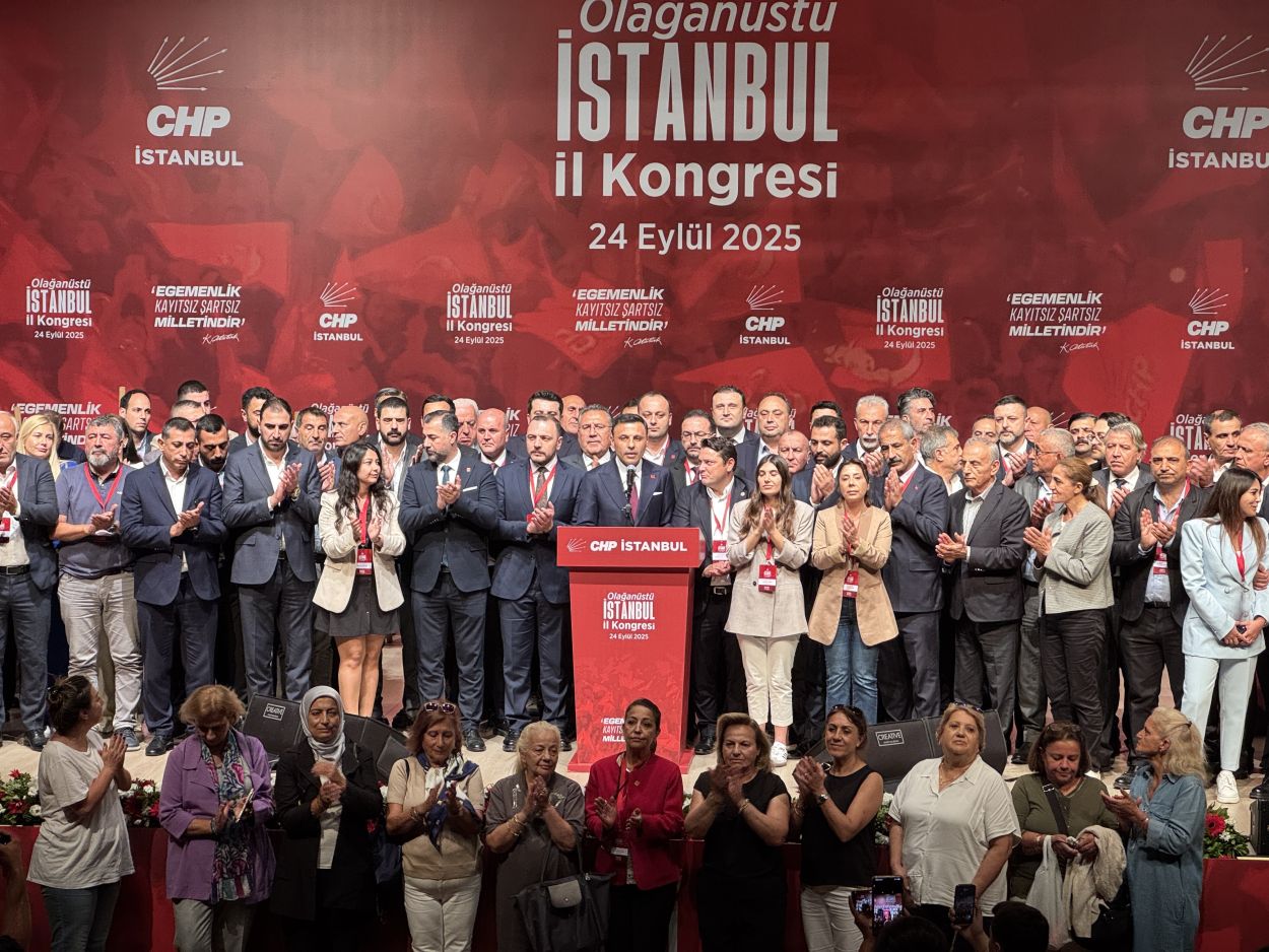 CHP İstanbul Olağanüstü İl Kongresi'nde Özgür Çelik il başkanı seçildi