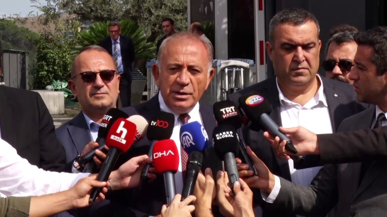 Gürsel Tekin CHP'nin Sarıyer'deki binasına geldi: "Biz Aziz İhsanlara yenilmeyeceğiz"