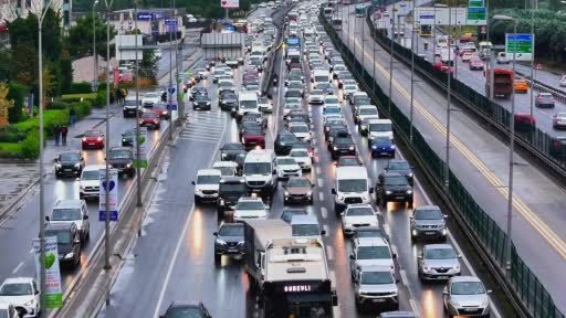 İstanbul’da yağmur nedeniyle trafik yoğunluğu yaşandı