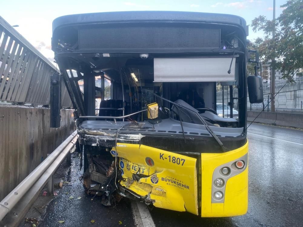 Alkollü İETT şoförü kaza yaptı: 2 yaralı