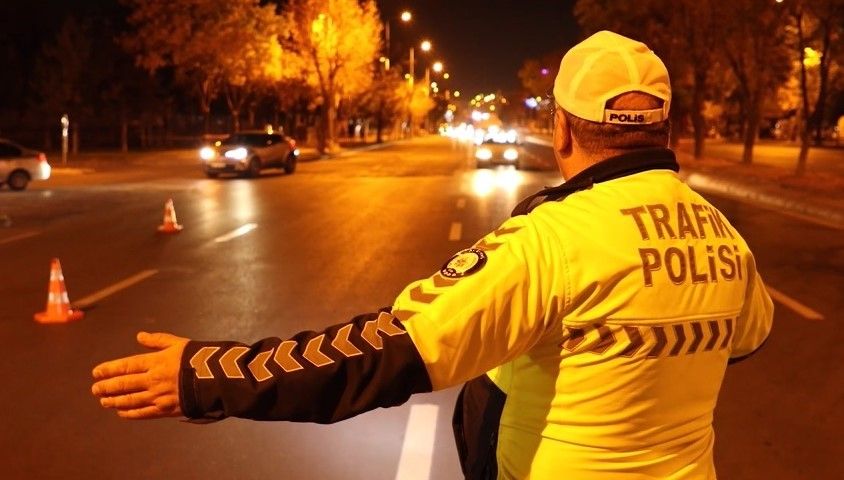 Ehliyetlerini yenilemeyenler kaç TL ödeyecek? Eski ehliyetler artık geçersiz mi?