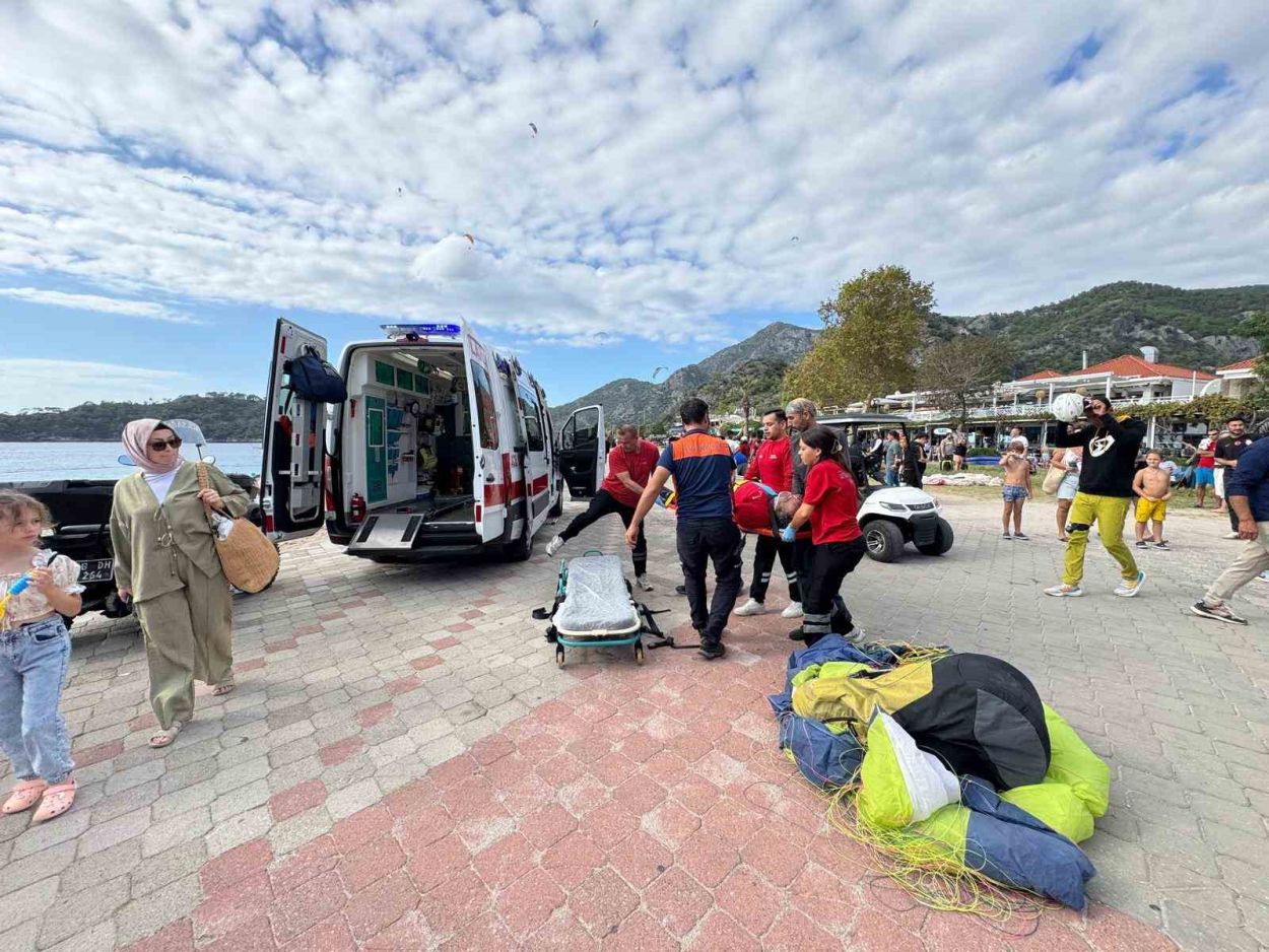 Fethiye’de yamaç paraşütçüleri havada çarpıştı: 3 kişi yaralandı