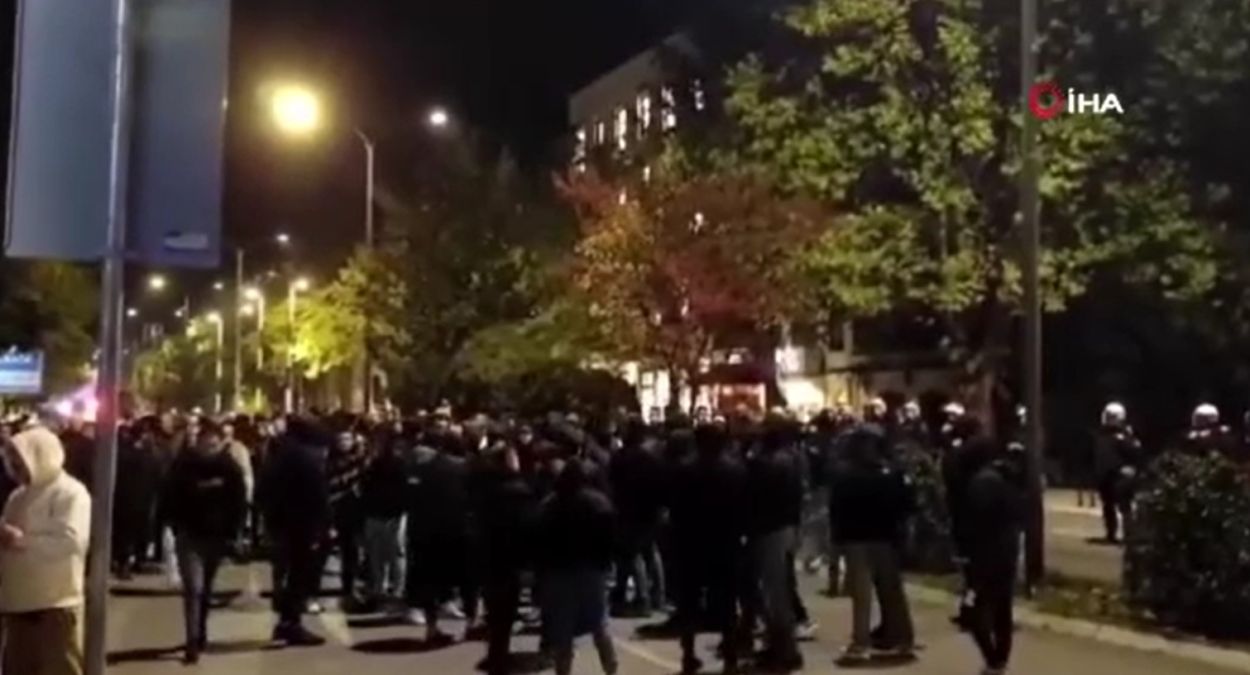 Karadağ'da Türkler aleyhine gösteriler üç gündür devam ediyor